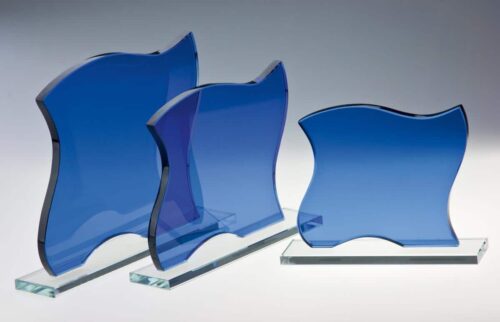 Glastrophäe blau - geschwungene Form